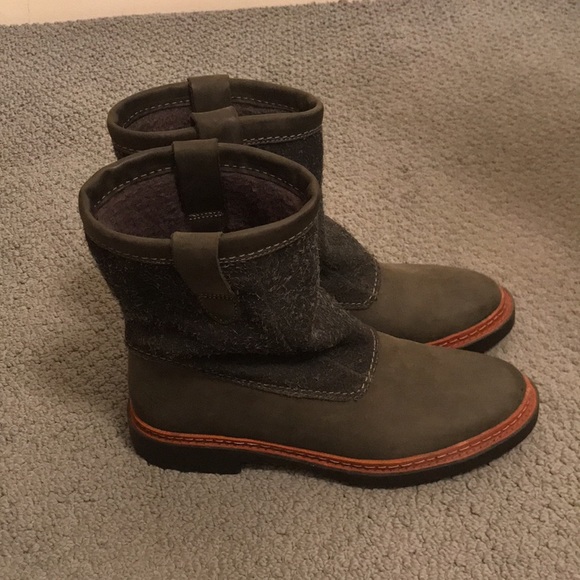 Clarks micro suede boots - Picture 2 of 8